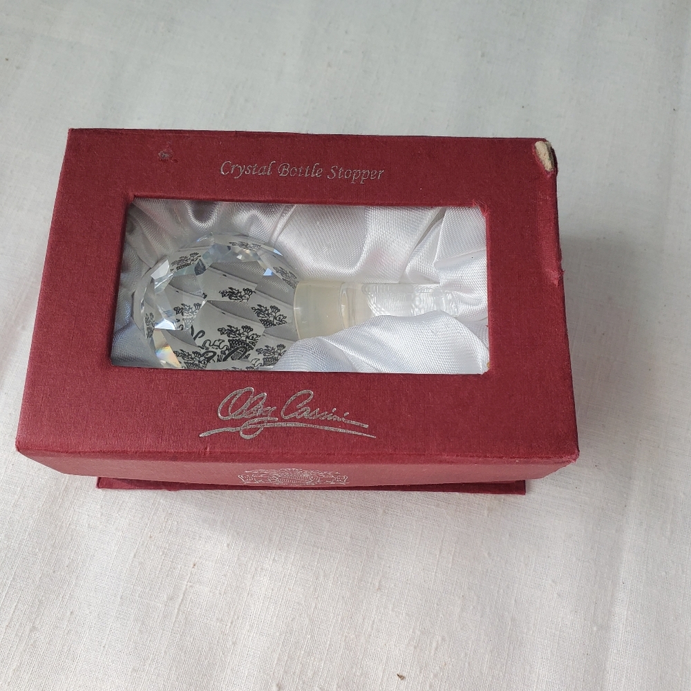 Designer Oleg Cassini Faceted Crystal Bottle Stopper in Original Box Like New